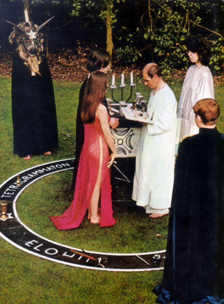 Handfasting the couple