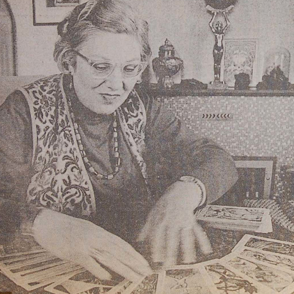 Doreen-examines-the-wisdom-of-the-tarot