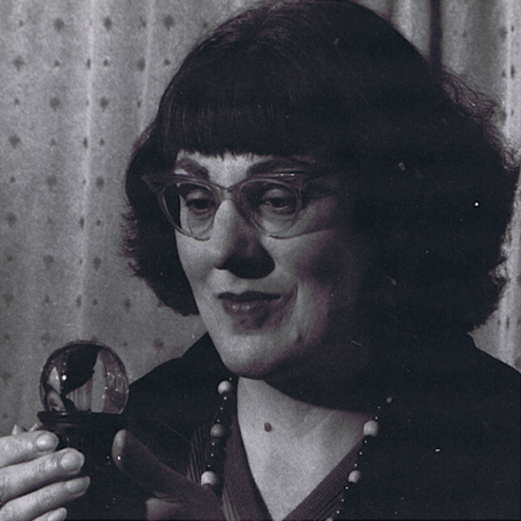 doreen-looking-into-a-crystal-ball